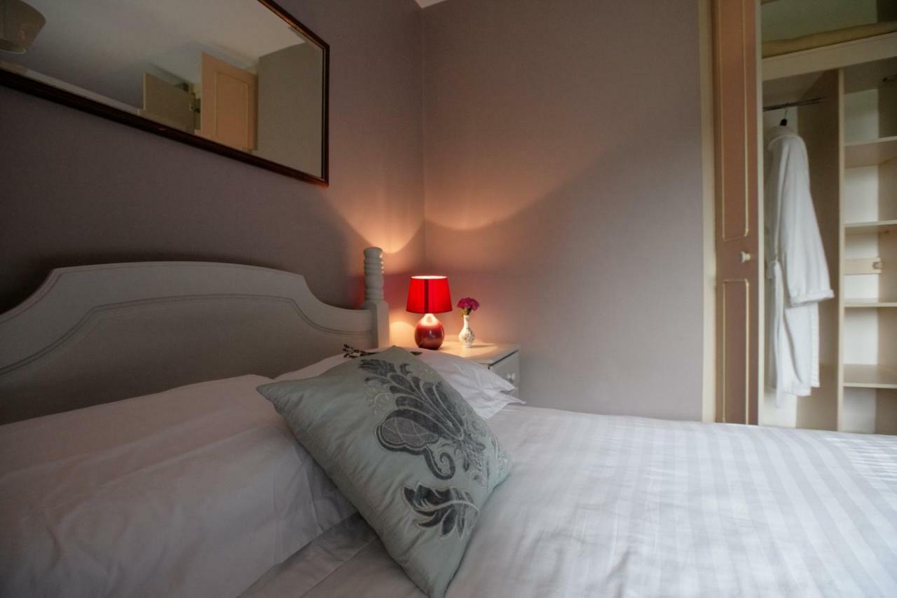 Abbey View Bed & Breakfast กัลเวย์ ภายนอก รูปภาพ
